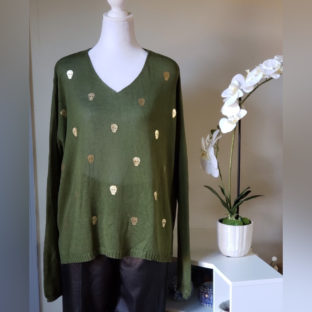 Pre Owned Wooden Ship Skulls Printed  Knit Sweater in excellent condition
